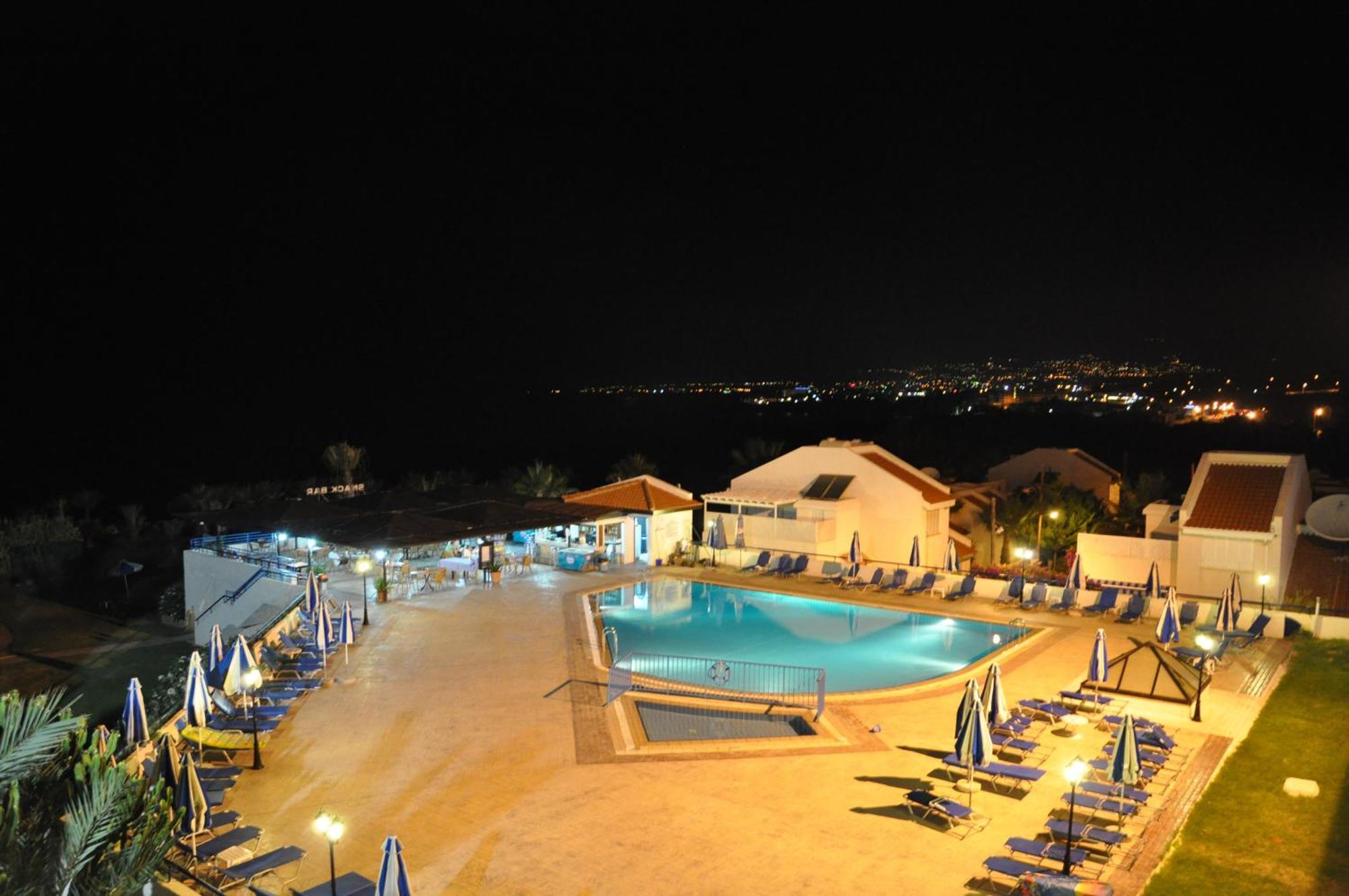 Helios Bay Hotel And Suites Paphos 外观 照片