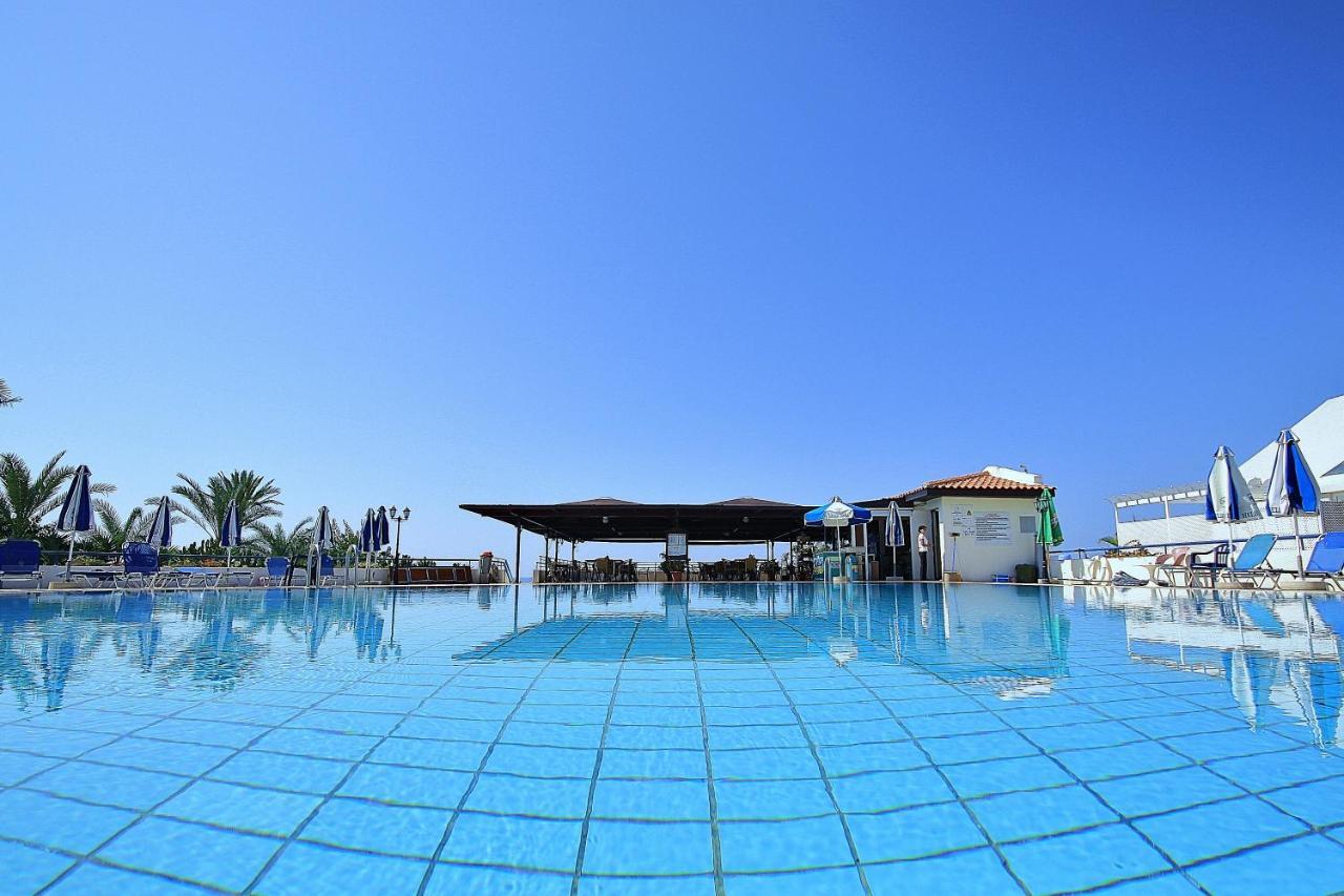 Helios Bay Hotel And Suites Paphos 设施 照片